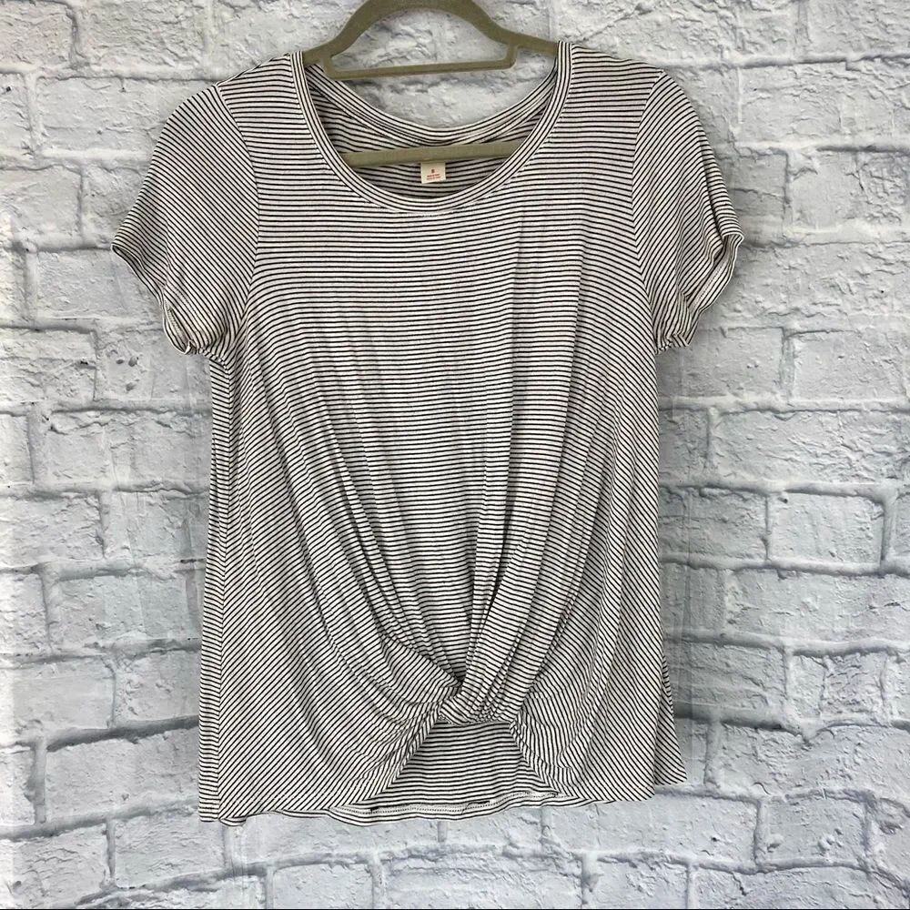 Mossimo knot front striped top B&W sz small